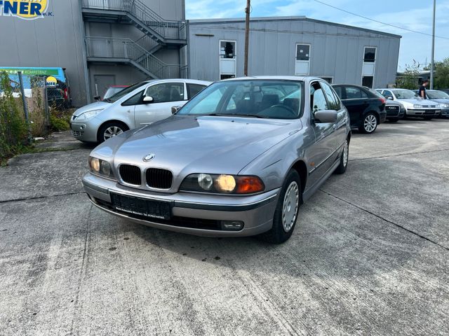 BMW 523i