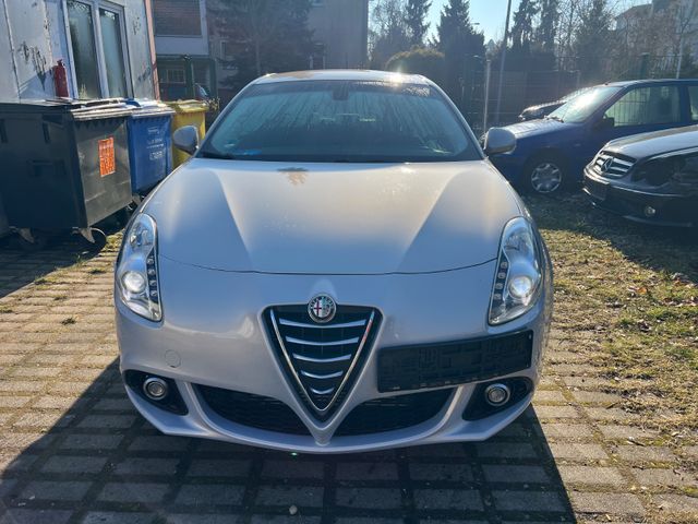 Alfa Romeo Giulietta Turismo 1.6 JTD NAVI XENON 18 ZOLL PDC