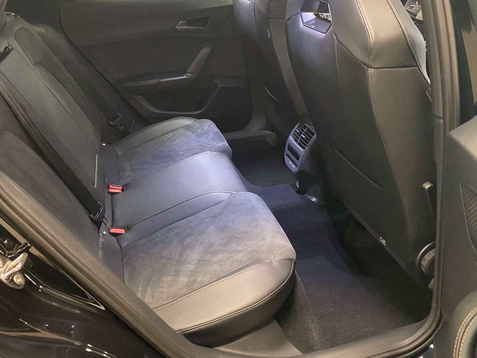 Fahrzeugabbildung CUPRA Formentor 2.0 TSI VZ DSG 4Drive+SCHIEBEDACH+ACC+