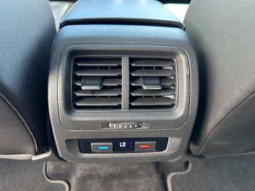 Fahrzeugabbildung Volkswagen Touran 2.0 TDI R Line Pano Leder ACC Standh. 18"