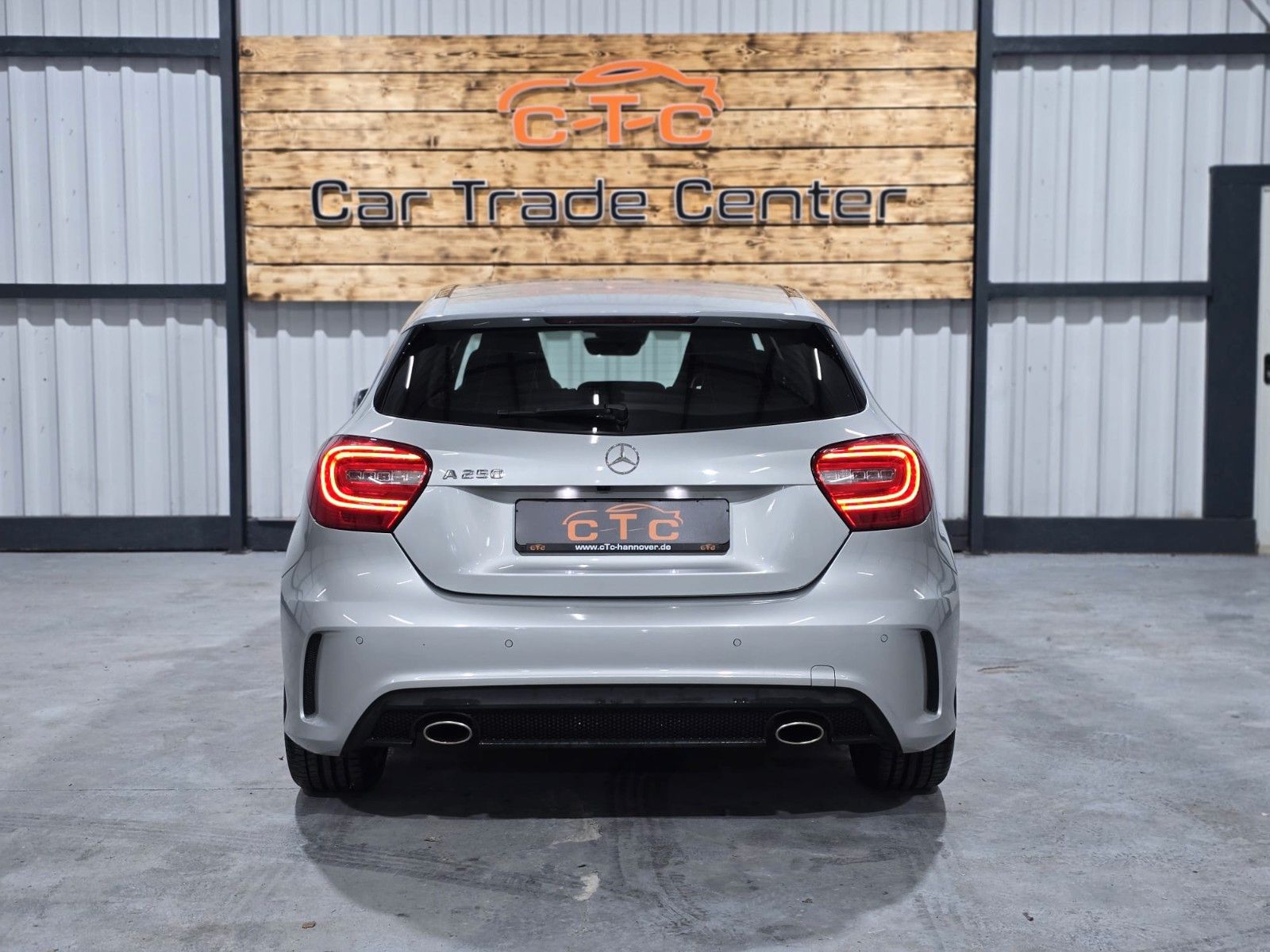 Fahrzeugabbildung Mercedes-Benz A250 AMG-Line/Panorama/Navi/8fach/TÜV-NEU