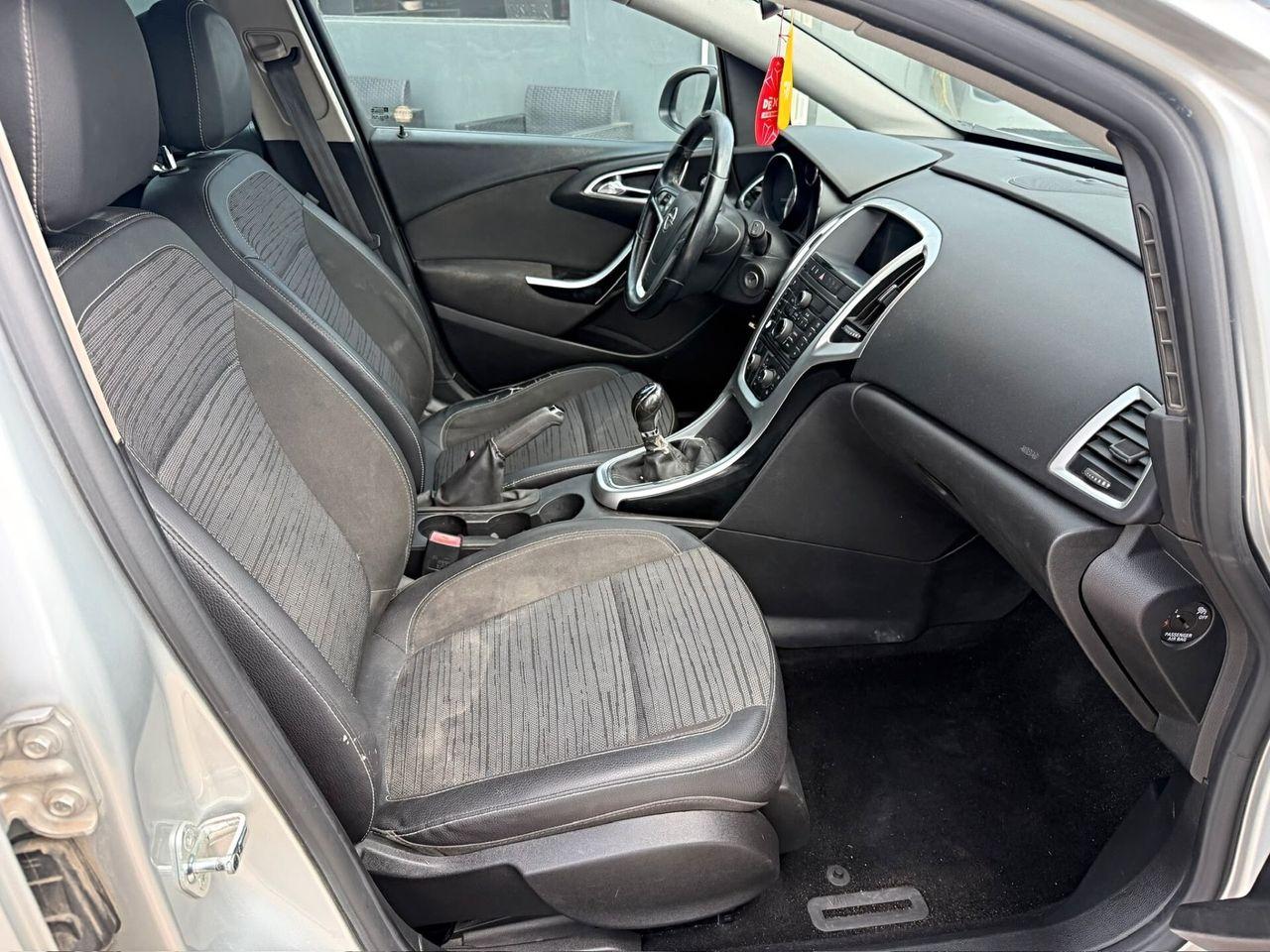 Opel Astra 2015 — photo 12