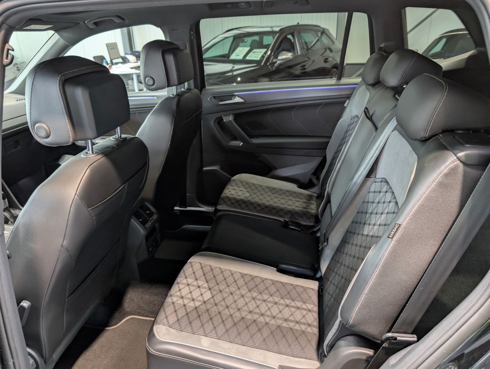 Volkswagen Tiguan Allspace 2.0 TSI 4Moti DSG R-Line 7-Sitz foto 9