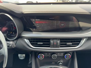 Alfa-Romeo Stelvio - 10
