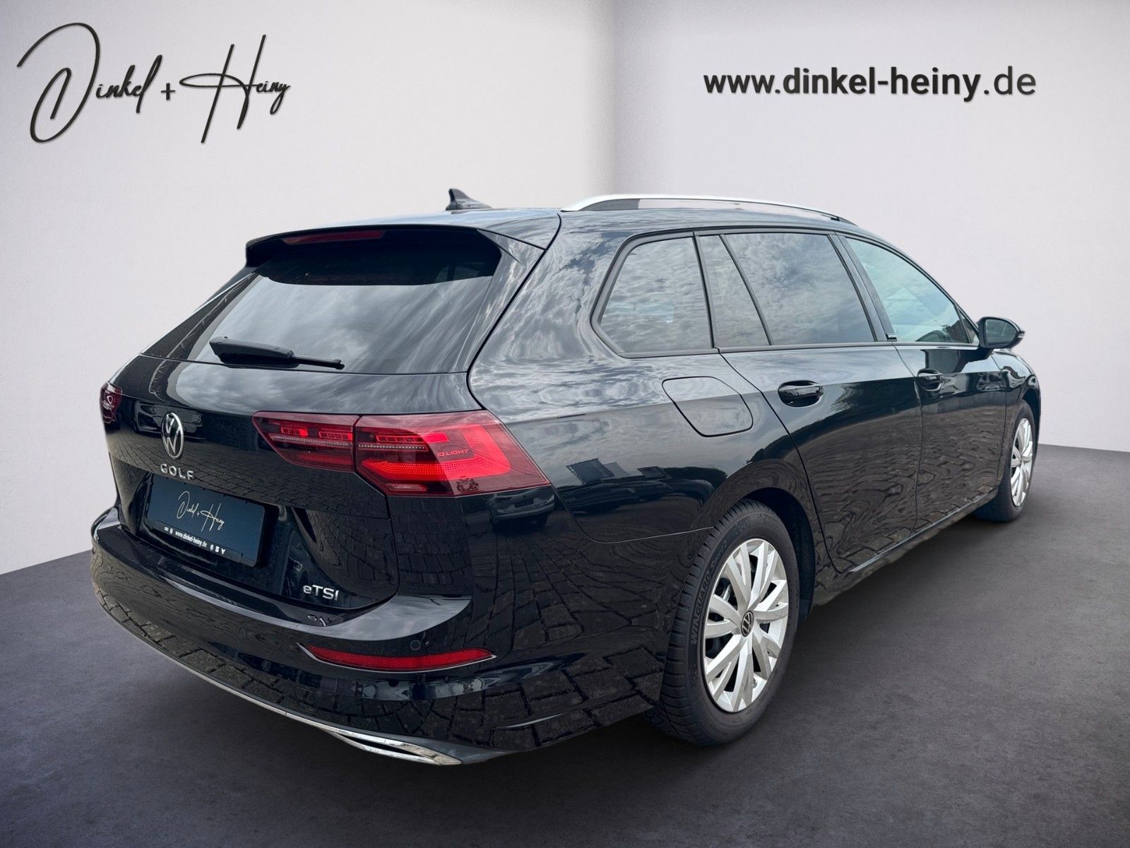 Fahrzeugabbildung Volkswagen Golf VIII Variant Life ACTIVE 1.0 eTSI