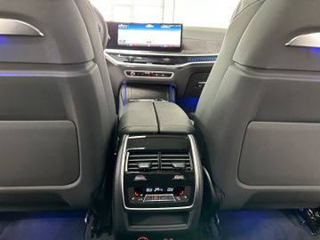 Fahrzeugabbildung BMW X7 xD40d M Sport ACC SoftCl Massage DAB SkyLoung