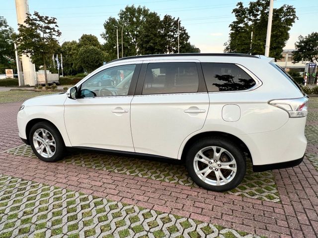 Mitsubishi MITSUBISHI OUTLANDER