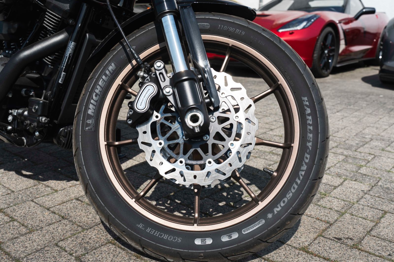 Fahrzeugabbildung Harley-Davidson FXLRST