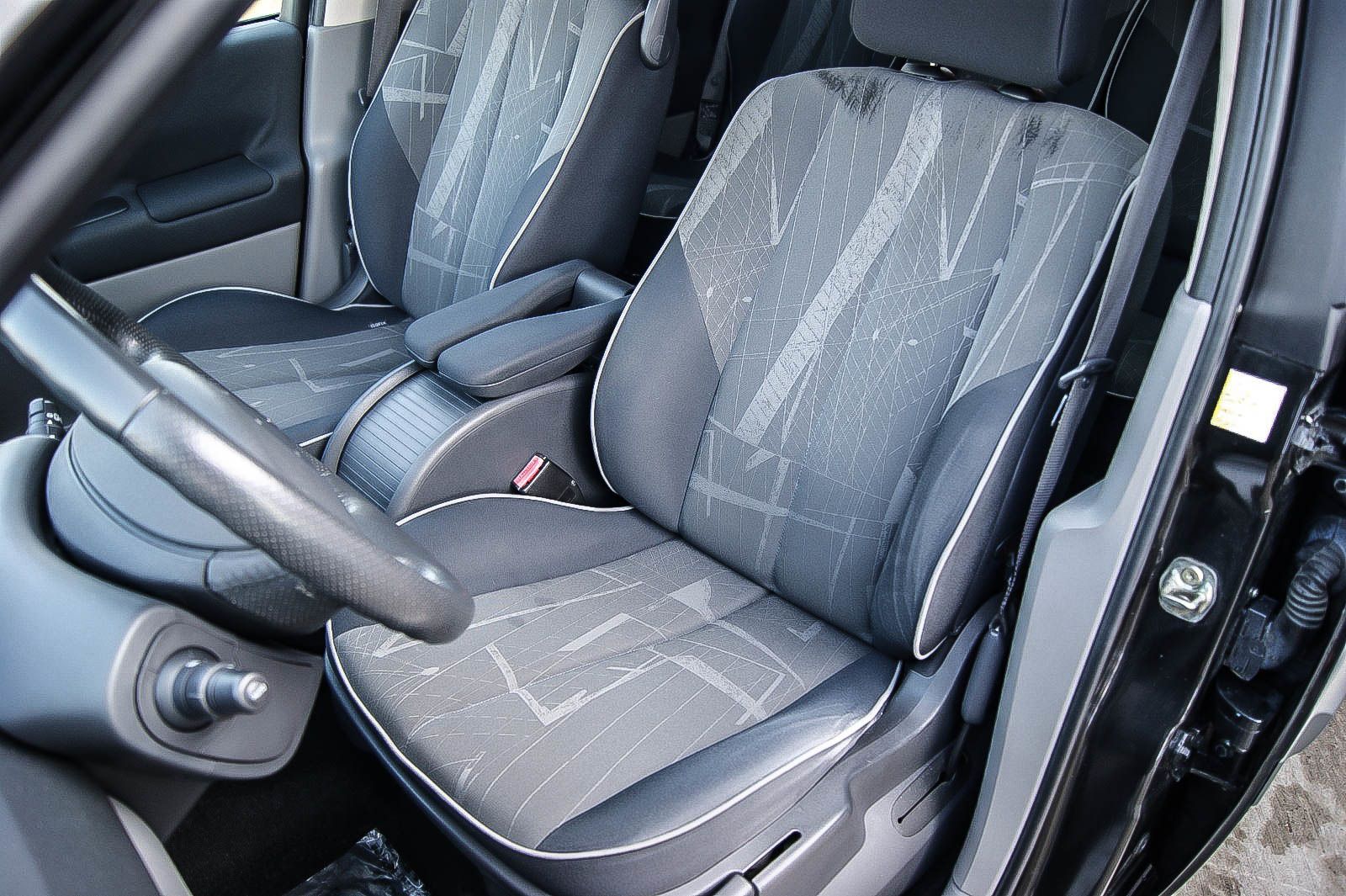 Fahrzeugabbildung Renault Scenic II 1.6i Dynamique Confort Klima