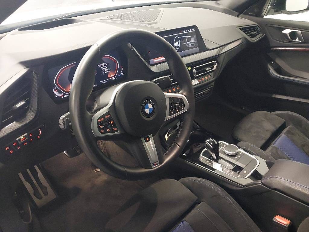 Fahrzeugabbildung BMW 218 i Gran Coupé LED ACC HK HuD Pano Sportsitze