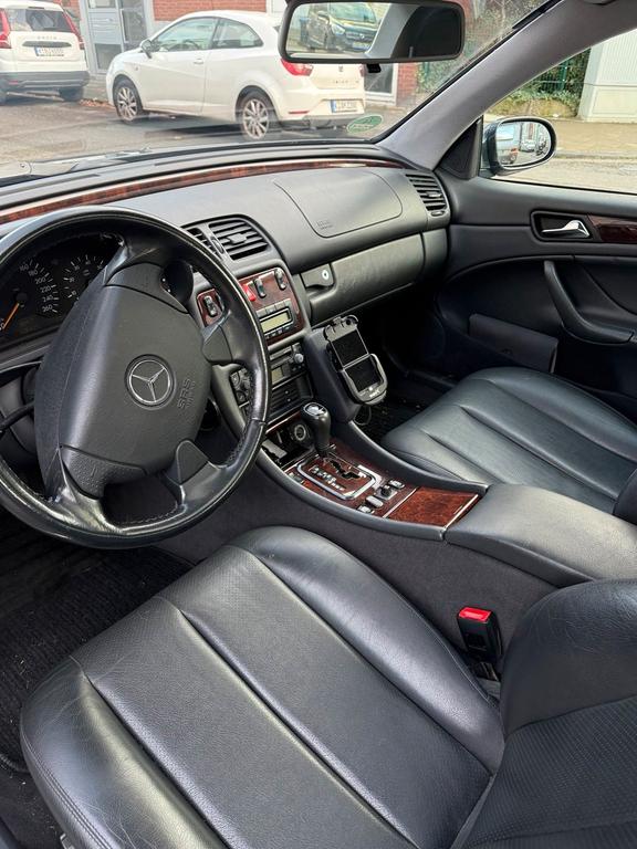Mercedes-Benz CLK 320