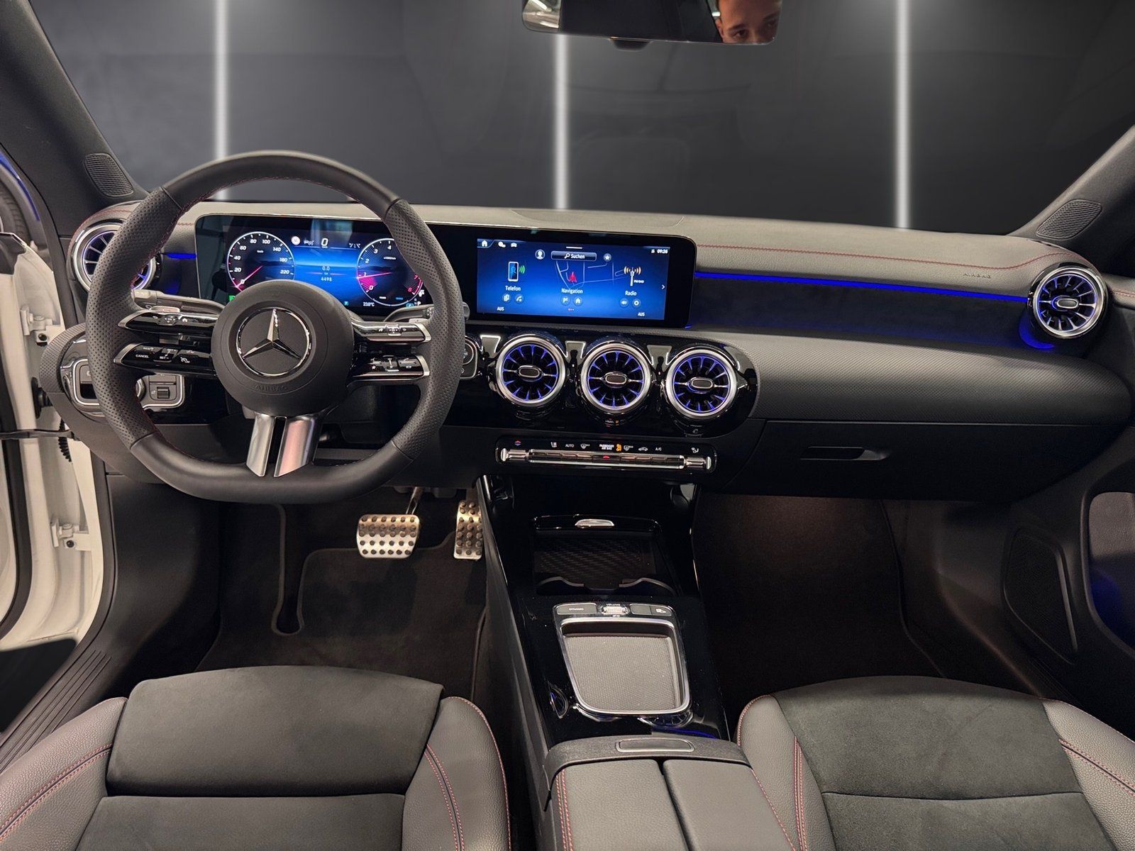 Fahrzeugabbildung Mercedes-Benz CLA 200 AMG*Pano*Distronic*360°*Totwink*CarPlay*