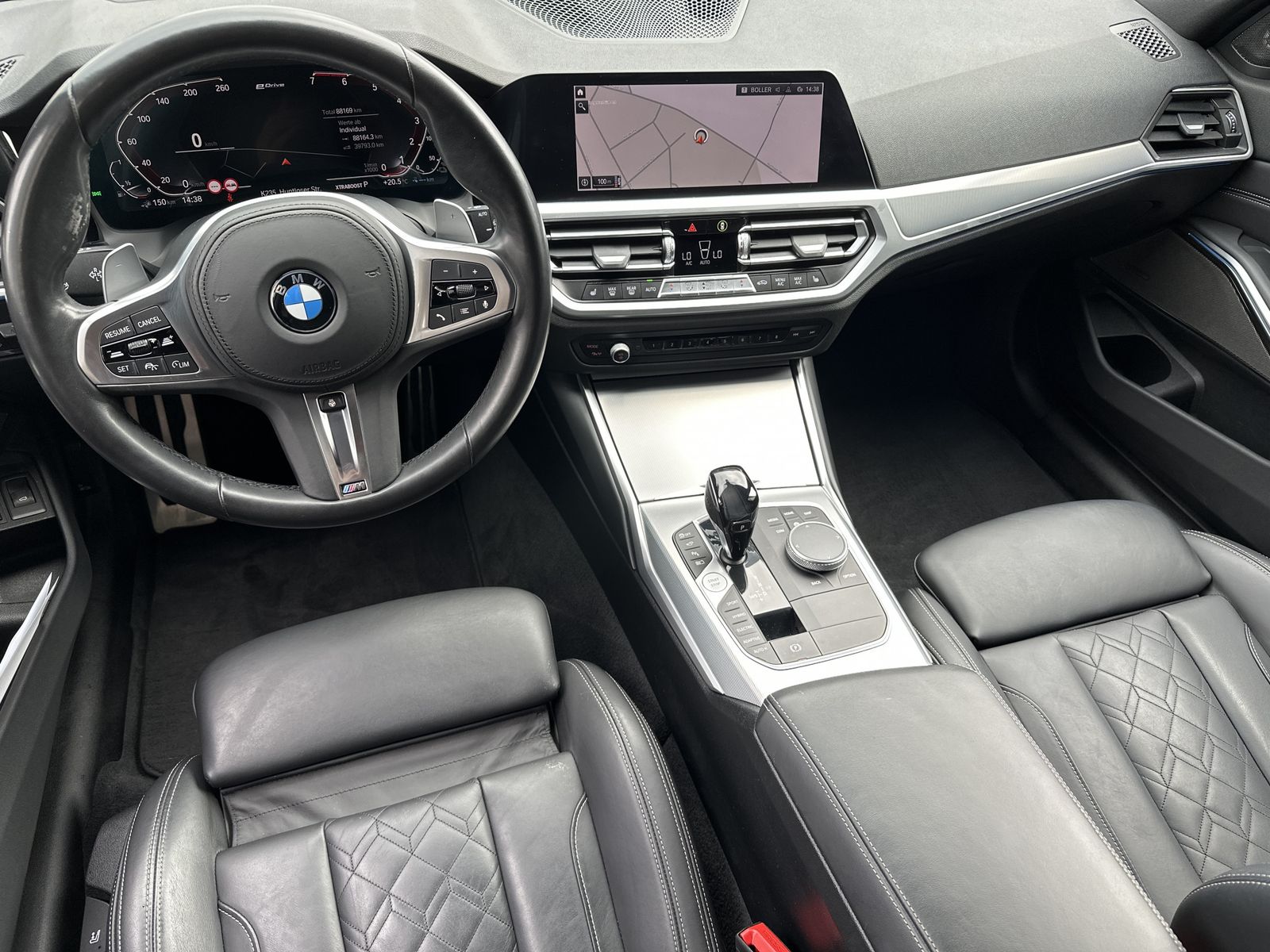 Fahrzeugabbildung BMW 330e Touring xDrive M-Sport NAV+LASER+360°+19ZO