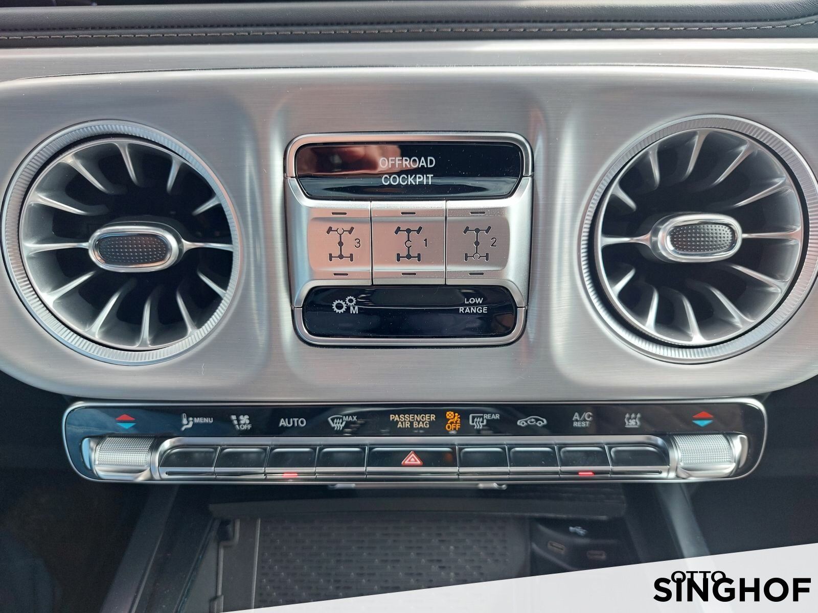 Fahrzeugabbildung Mercedes-Benz G 450 d AMG +Superior+AHK+Night+dyn.LED+360°+