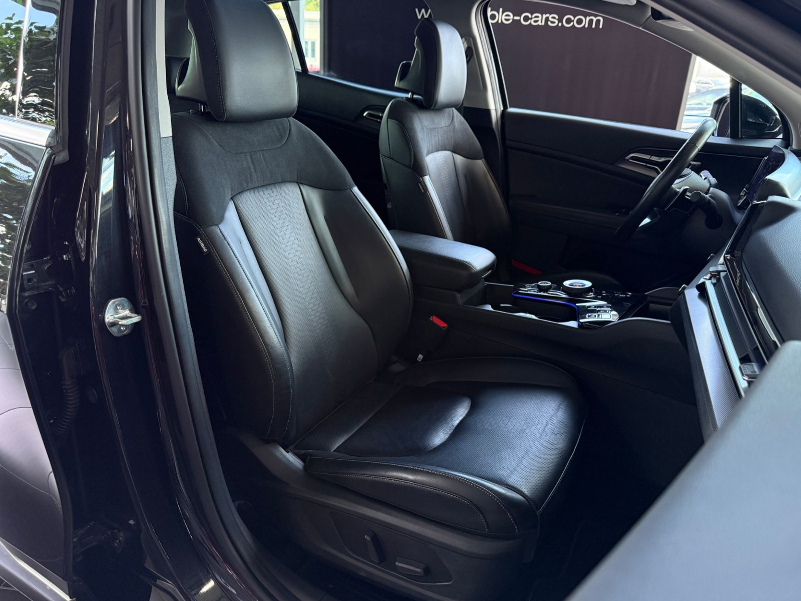 Fahrzeugabbildung Kia Sportage Spirit 4WD AHK PANO 360° H/K LEDER