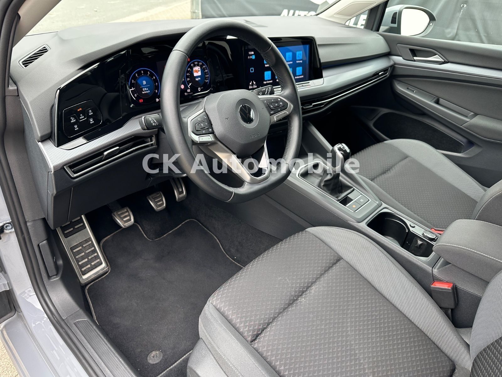 Fahrzeugabbildung Volkswagen Golf VIII Lim. Active 1.5 TSI/Navi/LED/ACC/PDC