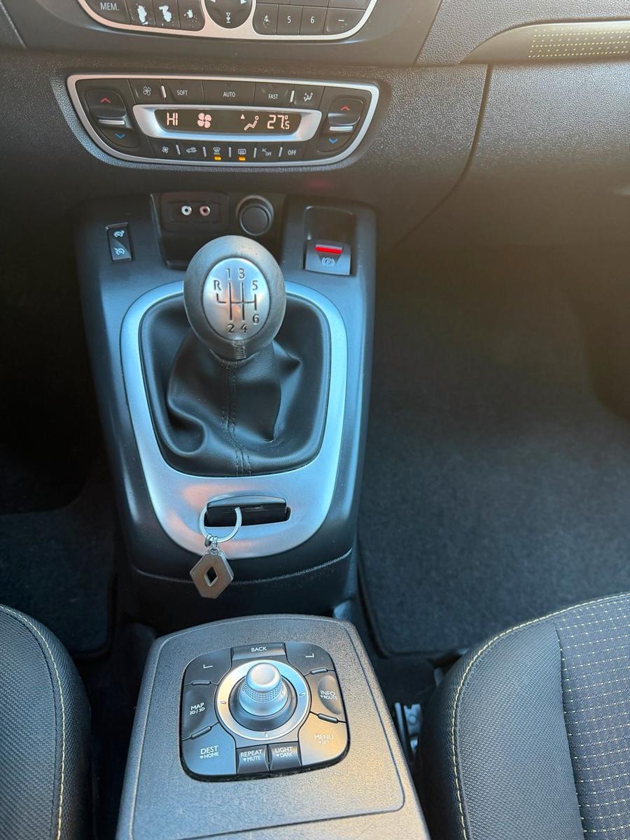 Renault Megane 2011 — photo 8