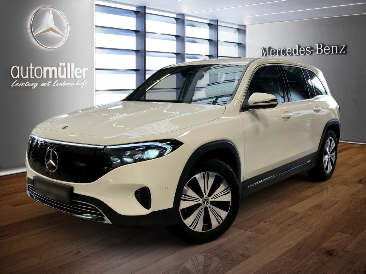 MERCEDES-BENZ EQB 300 4M BONUS+AHK+360°+DISTRONIC-AKTIV+LHZ+