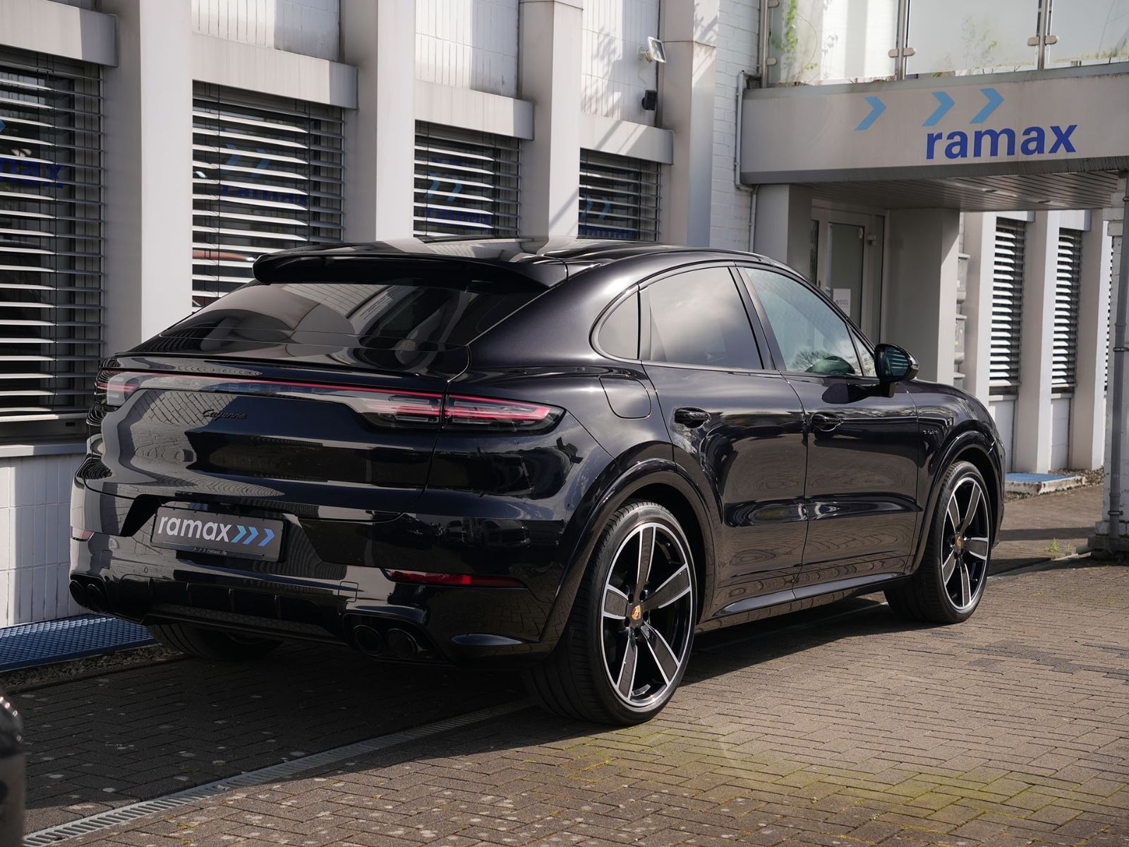 Porsche E-Hybrid Coupé SPORTDESIGN-PAKET-SPORTABGAS.-22" foto 8