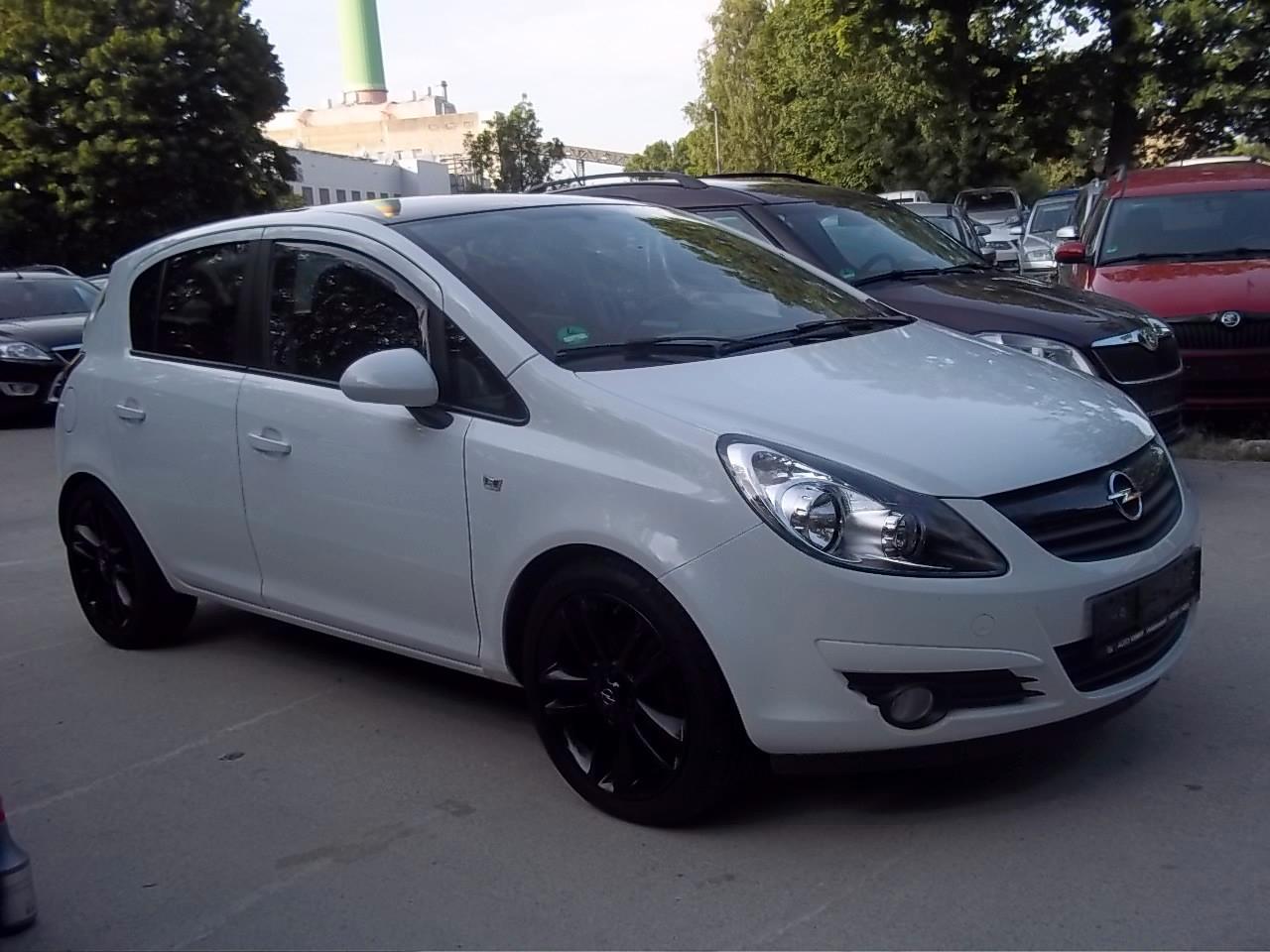 Opel Corsa D Color Edition