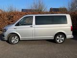 Volkswagen T6 Multivan - silberne Volkswagen T6 Multivan