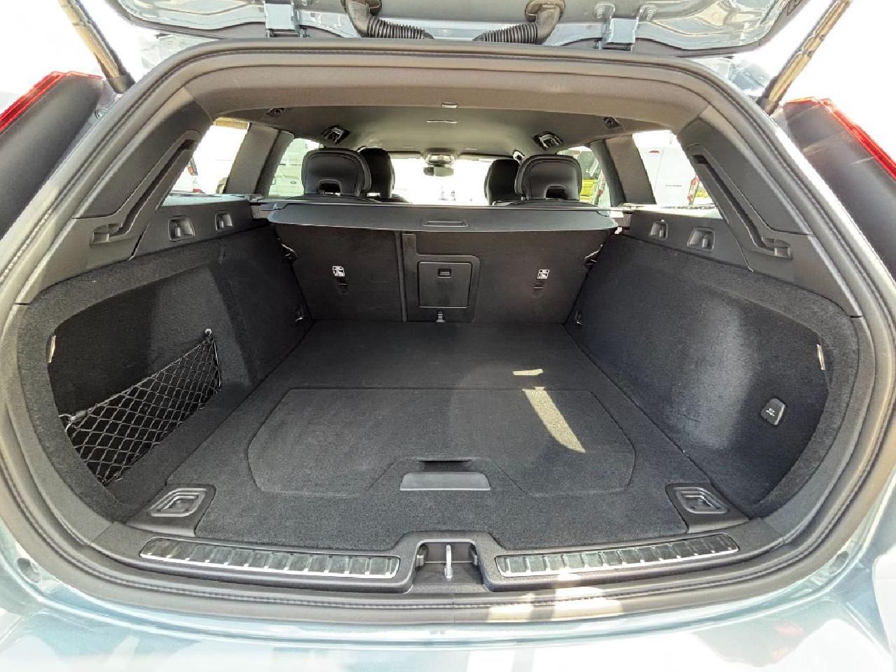 Fahrzeugabbildung Volvo V60 Kombi Plus Dark  LED DAB WiPa Harman Kardon