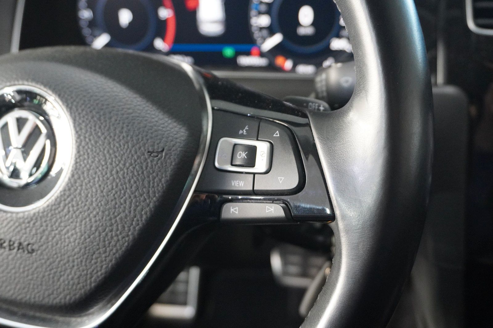 Fahrzeugabbildung Volkswagen Golf VII Lim. 2.0D JOIN NAVI/LED/KAMERA/DYNA./SH