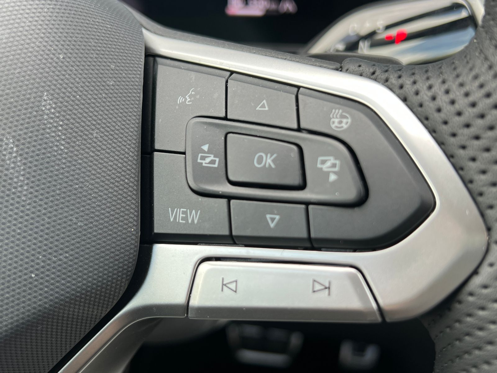 Fahrzeugabbildung Volkswagen Tiguan R-Line 2.0 TDI DSG 4Motion *IQ.Light,AHK,