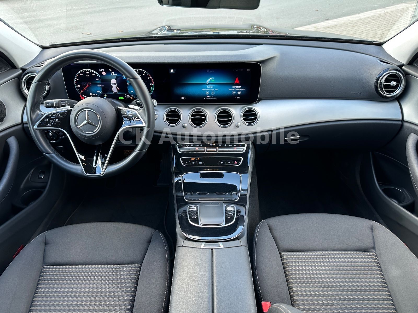Fahrzeugabbildung Mercedes-Benz E 300de T-Modell Avantgarde/Widescreen/LED/AHK