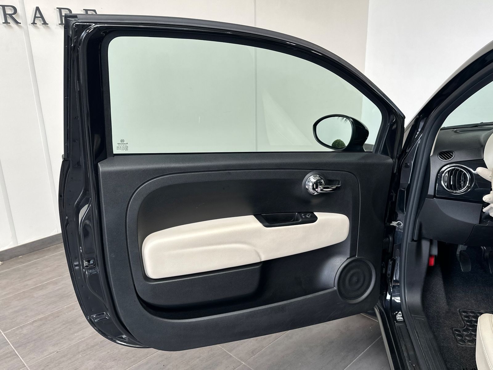 Fahrzeugabbildung Fiat 500C 1.0 GSE Mild-Hybrid Dolcevita CARPLAY