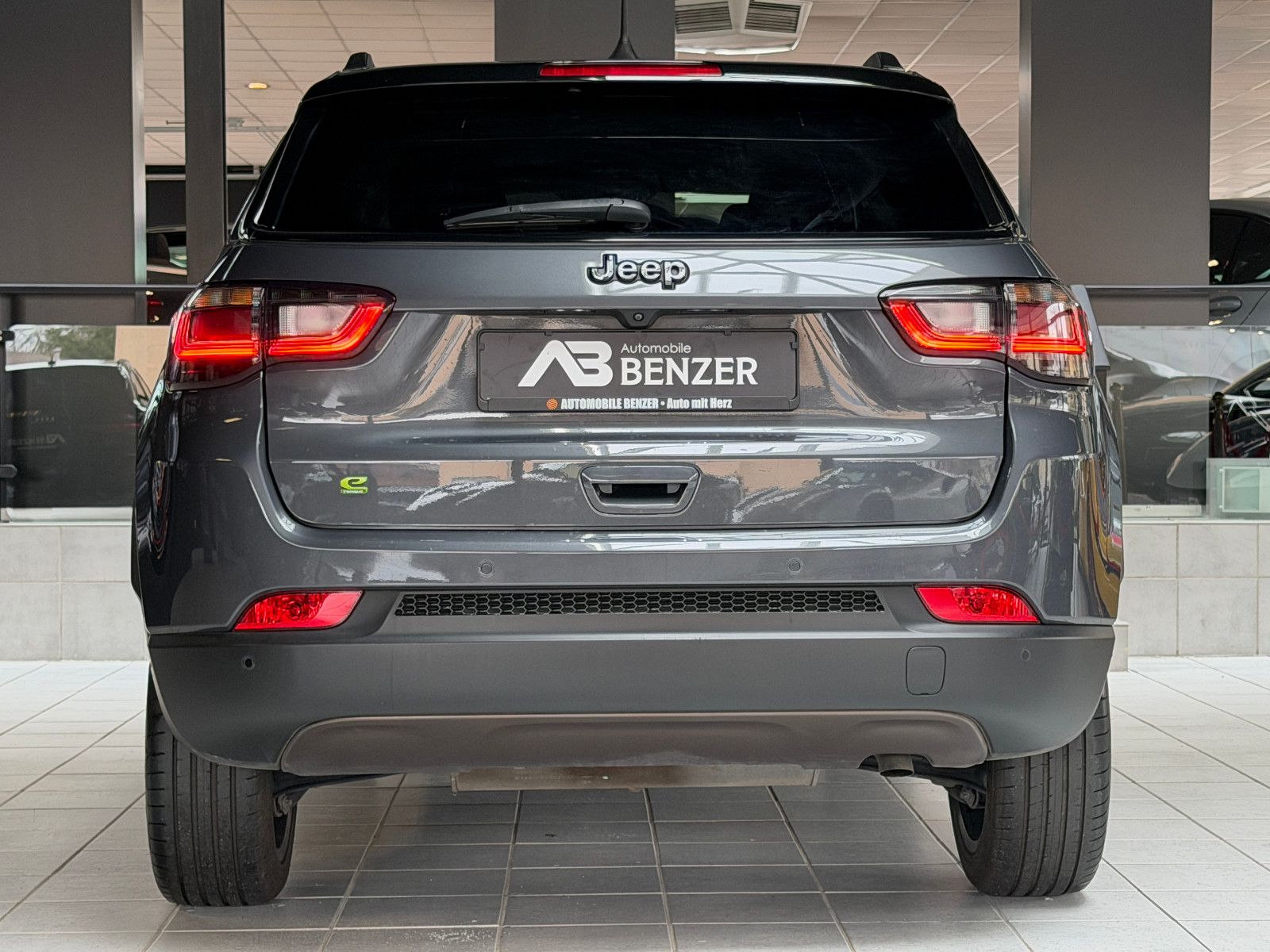 Fahrzeugabbildung Jeep Compass Upland/ALIPINE-SOUND/360°KAM/CARPLAY