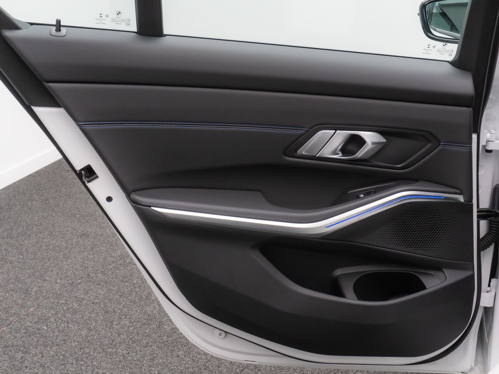 Fahrzeugabbildung BMW 330i xD M Sport Kamera HUD DAB ACC Alarm 19Zoll