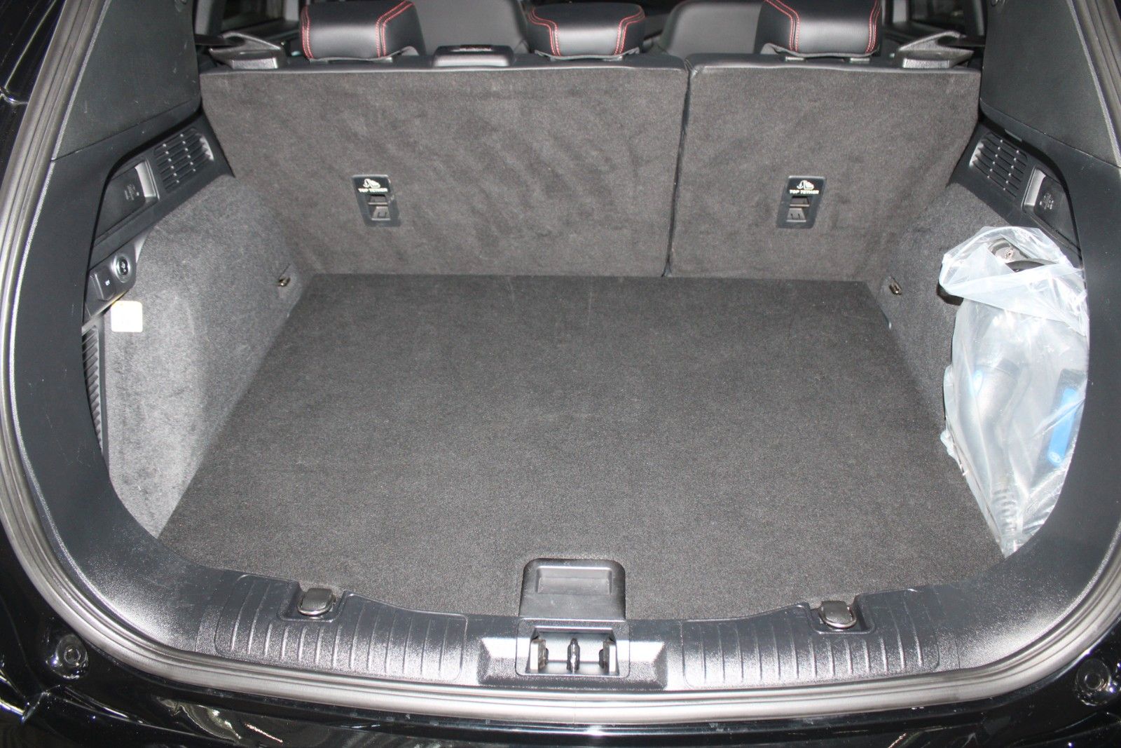 Fahrzeugabbildung Ford Kuga PHEV ST-Line X LED AHK 2xCam ACC WinterPak.