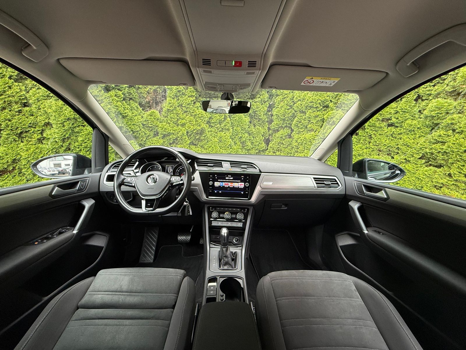 Fahrzeugabbildung Volkswagen Touran 2.0 TDI DSG Comfort LED+NAV+ACC+SHZ+CARPL