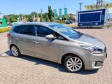Kia Auto Verkauf - gebrauchte Kia Carens aus dem Jahr 2015
