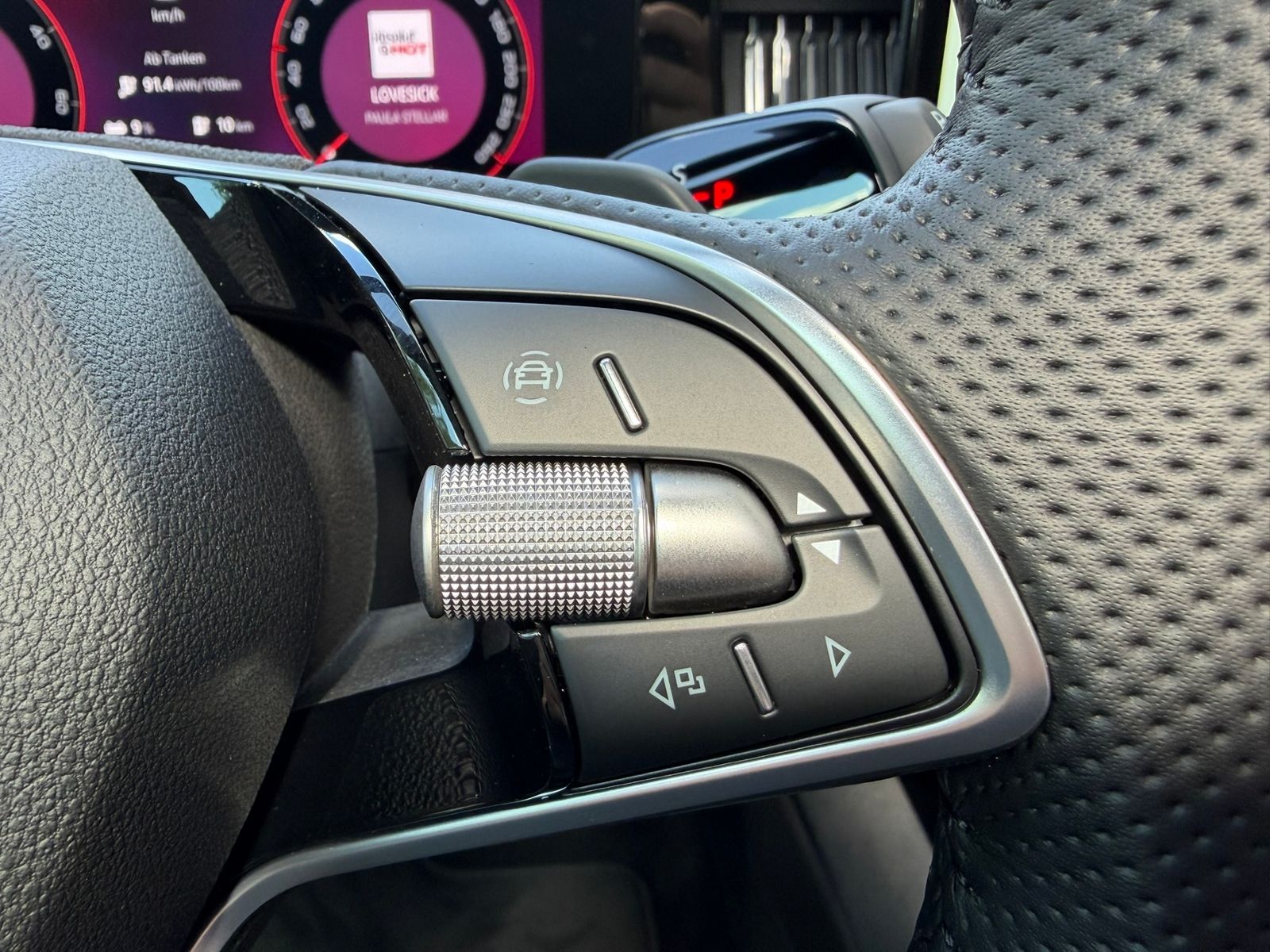 Fahrzeugabbildung SKODA Superb Combi  Sportline 1.5 TSI IV DSG *AHK,Navi