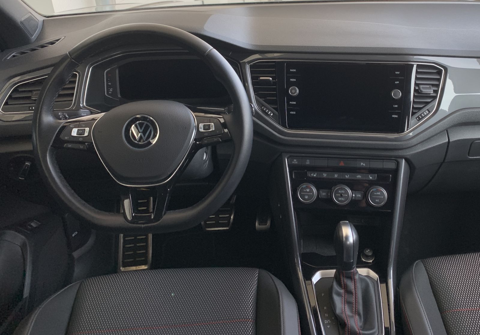 Fahrzeugabbildung Volkswagen T-Roc 1.5 TSI*Sport*Cam*LED*Side*Digital Cockpit