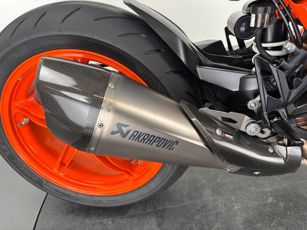 Fahrzeugabbildung KTM 1290 SUPER DUKE R EVO *TECHPACK *AKRA *POWERPART