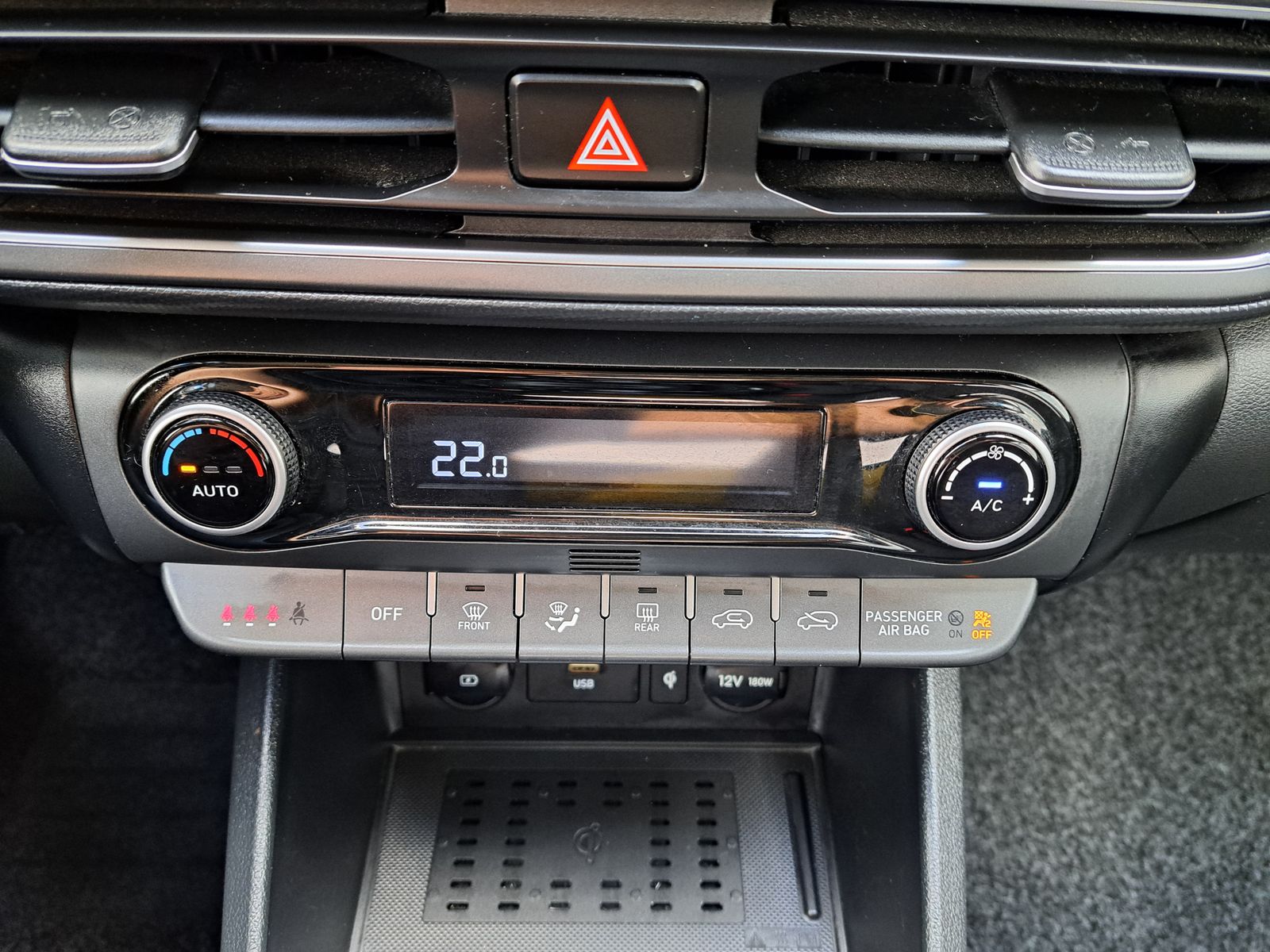 Fahrzeugabbildung Hyundai Kona Intro LED NAVI KAMERA KRELL WINTERPAKET
