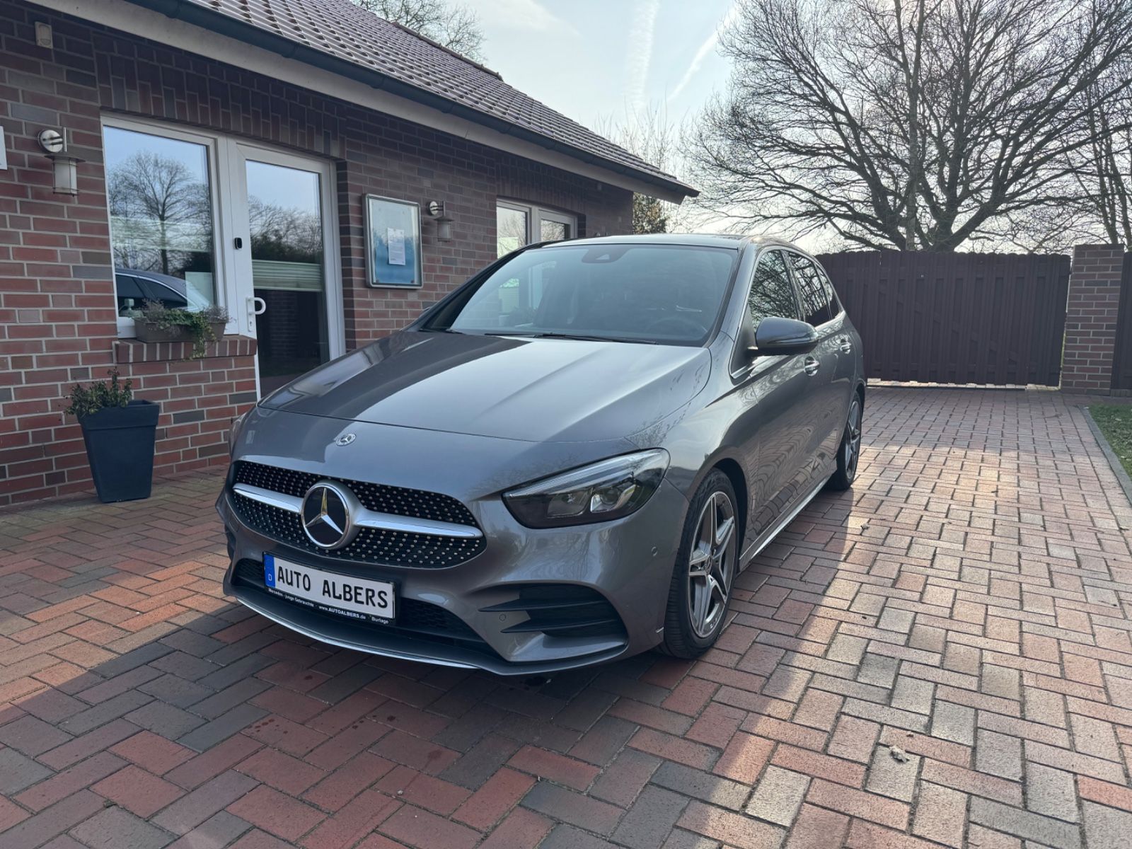 MERCEDES-BENZ B 250 AMG-Line, Panodach, LED, uvm..
