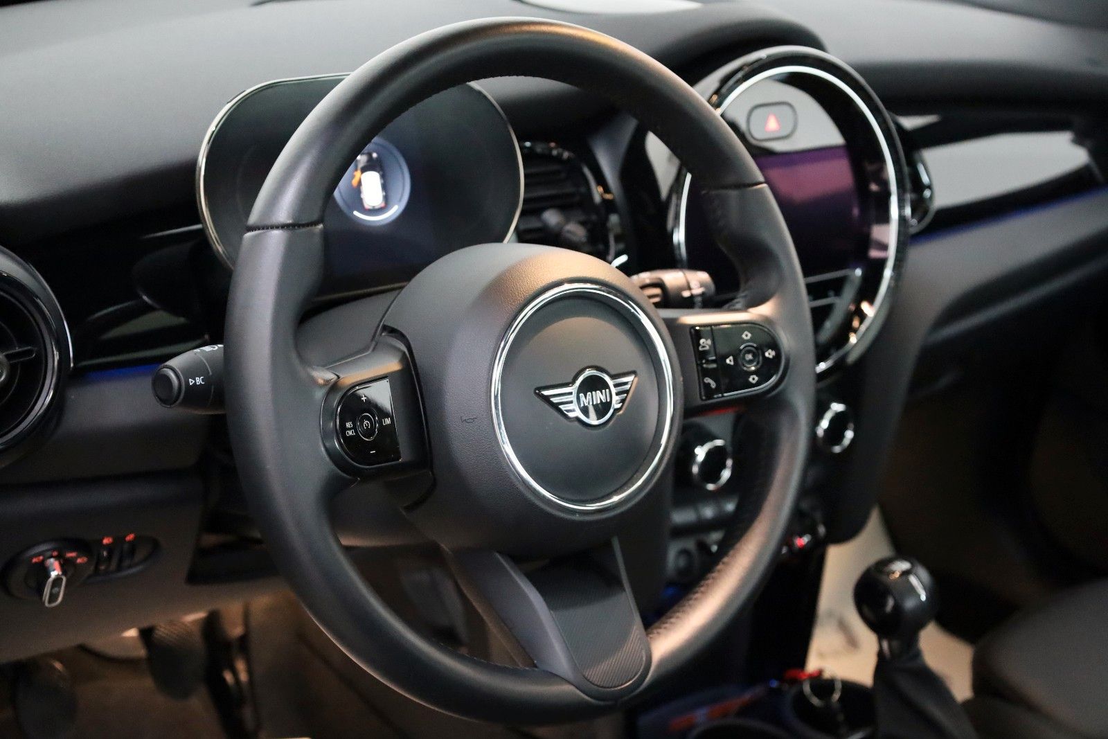 Fahrzeugabbildung MINI COOPER Mini 5-trg,Leder,Navi,Panorama,LED
