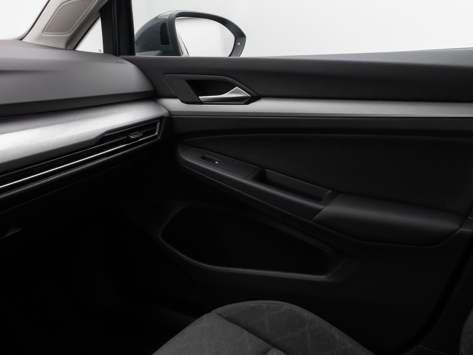Fahrzeugabbildung Volkswagen Golf VIII Life 2.0 TDI SCR DSG HUD Kamera Lnkrhz