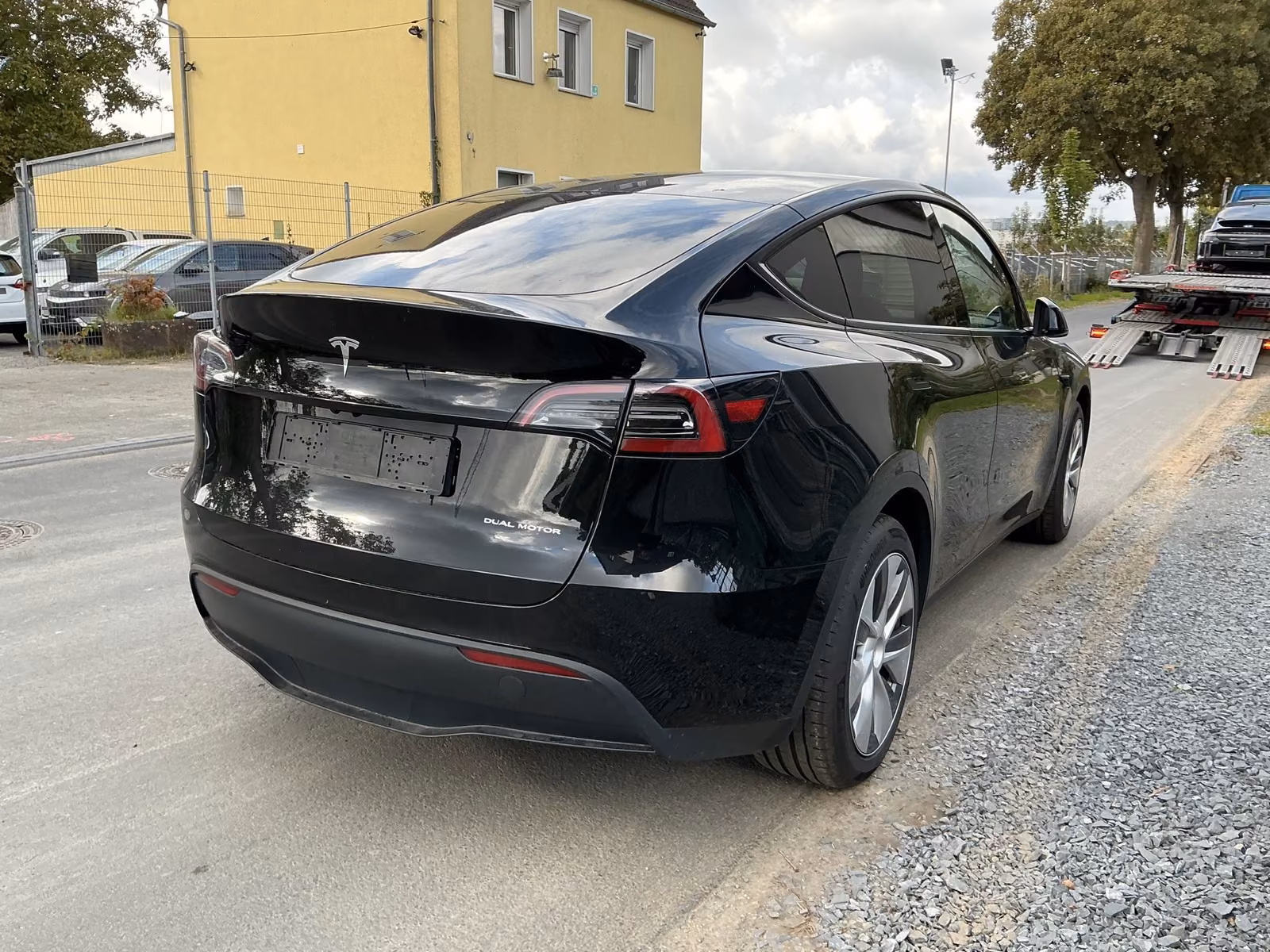 Tesla Model Y Long Range Dual AWD, миниатюра 2