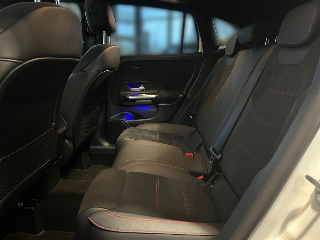 Fahrzeugabbildung Mercedes-Benz GLA 200 AMG AHK Pano Totwi. Sport LED Burm. Navi