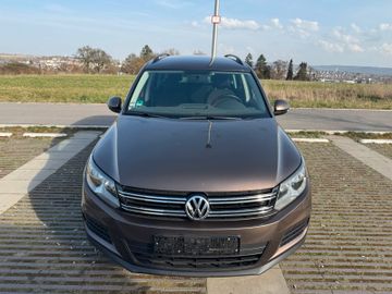 Volkswagen Tiguan - 2