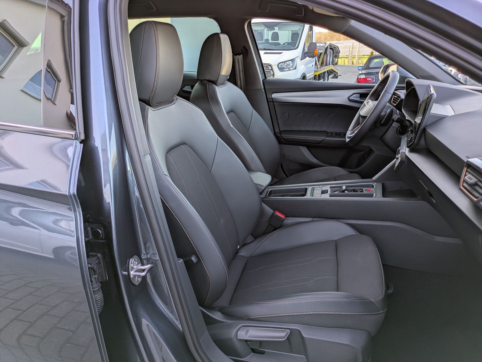 Fahrzeugabbildung CUPRA Leon 1.5 eTSI DSG MATRIX-LED*AHK*ACC*KAMERA*18"