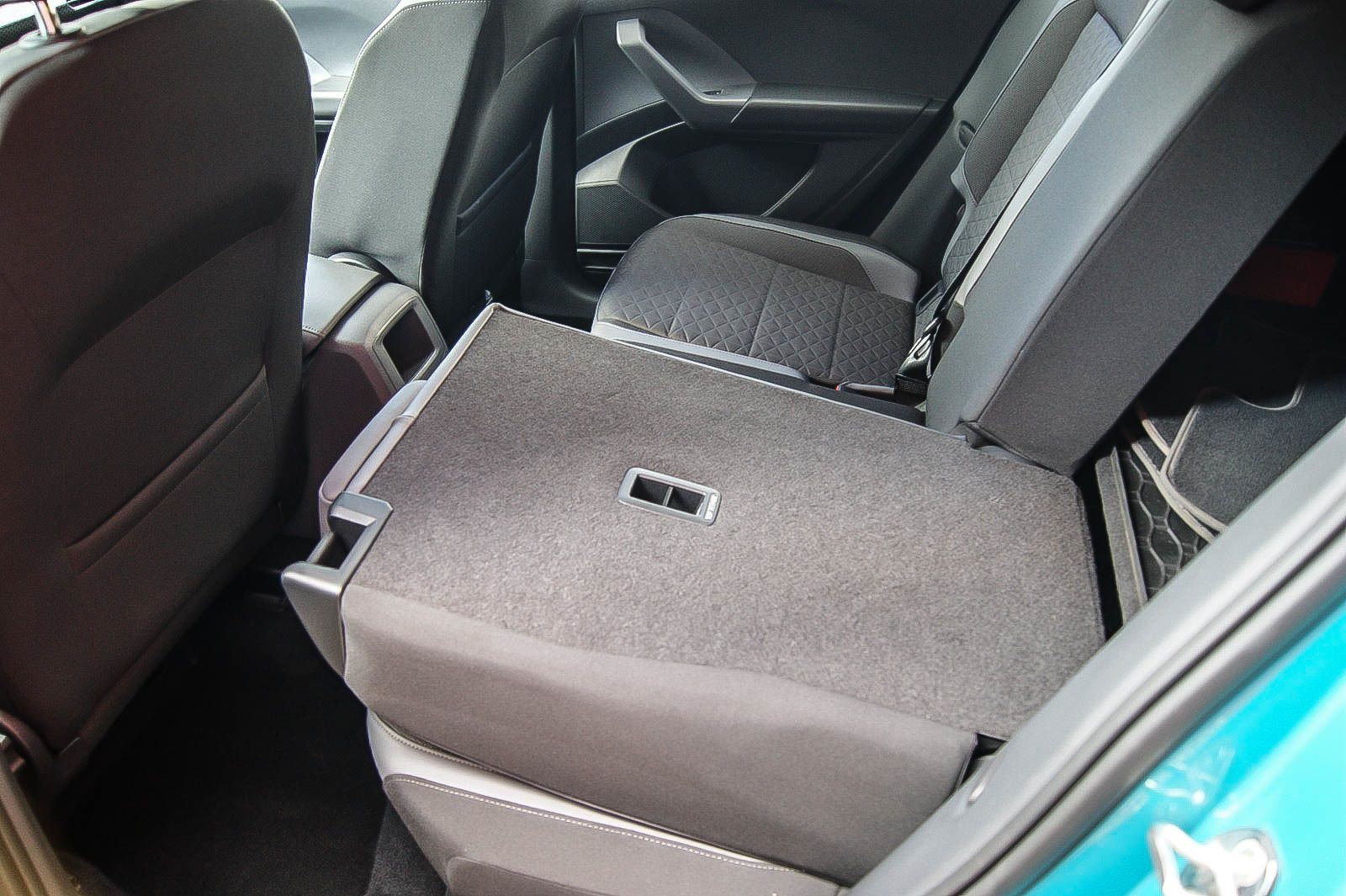 Fahrzeugabbildung Volkswagen T-Cross HIGHLINE 10TSI NAVI LED VIRTUAL CD 1HAND