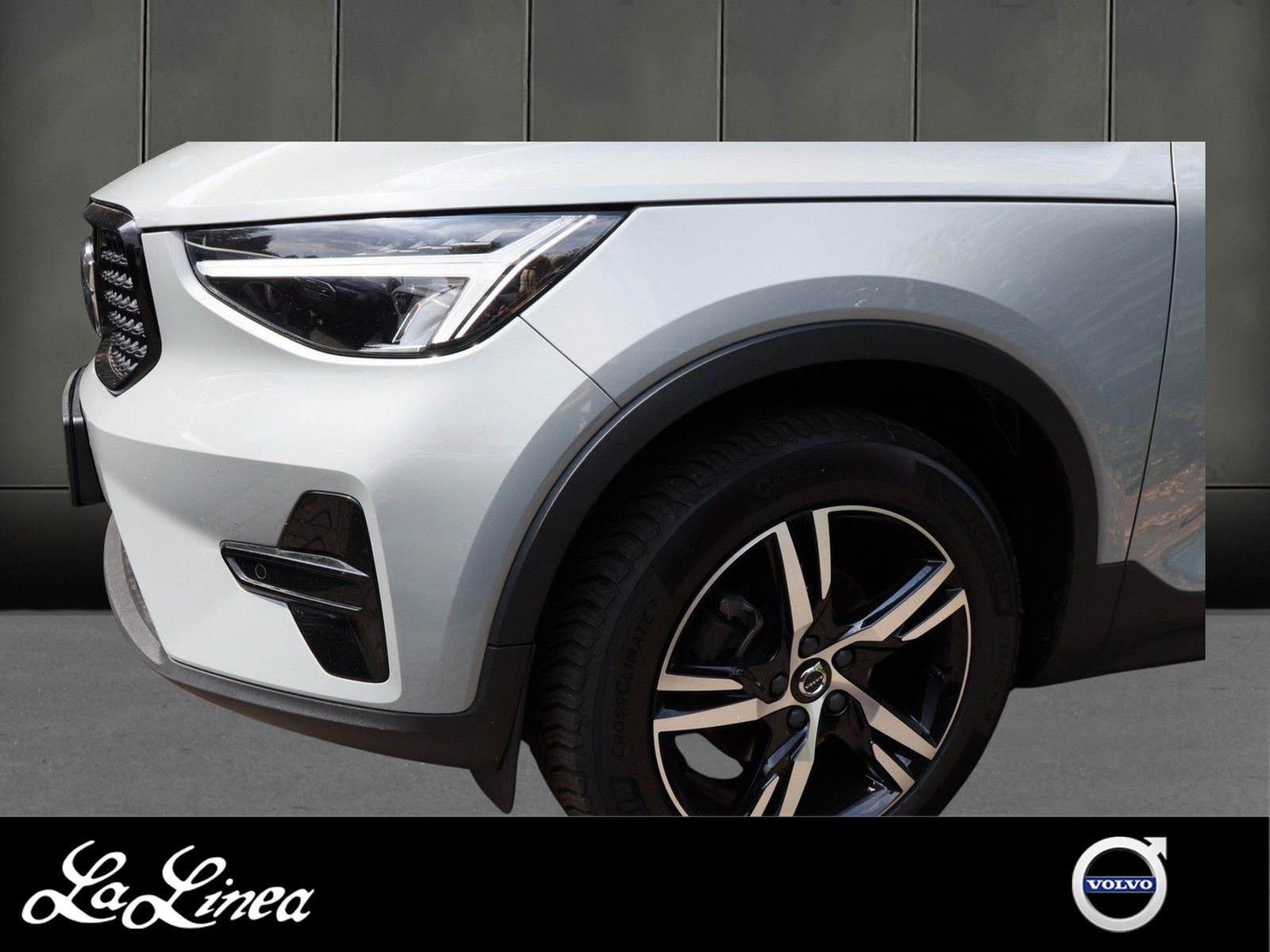 Volvo XC40 T2 Plus Dark 2WD imagem 2