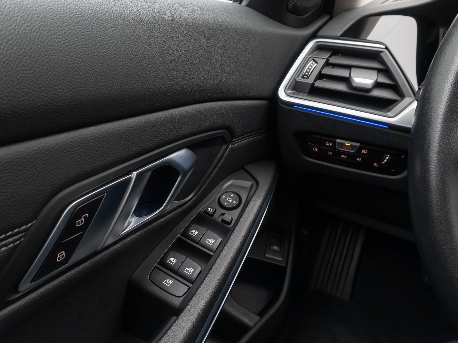 Fahrzeugabbildung BMW 320d Sport Line Kamera DAB Alarm HiFi Komfort