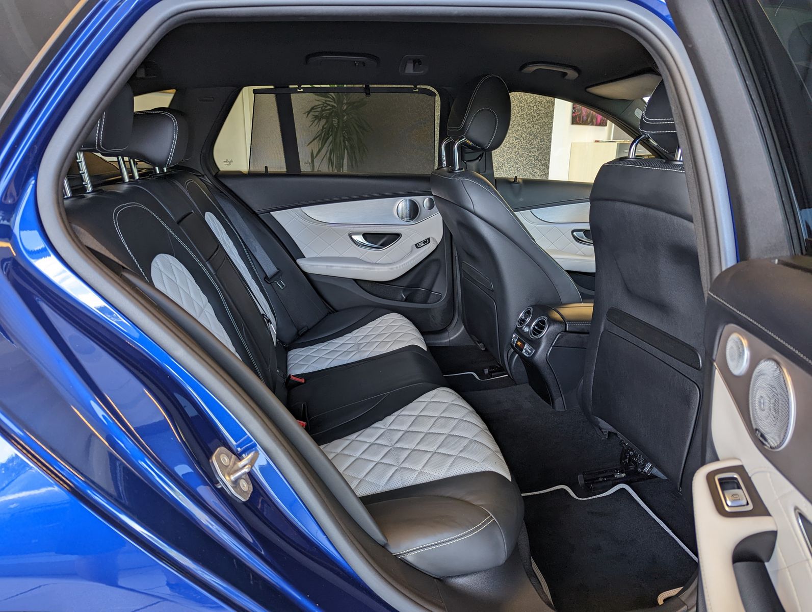MERCEDES-BENZ C 300 d AMG Multbeam Burmester Memory designo 19 - Image 16